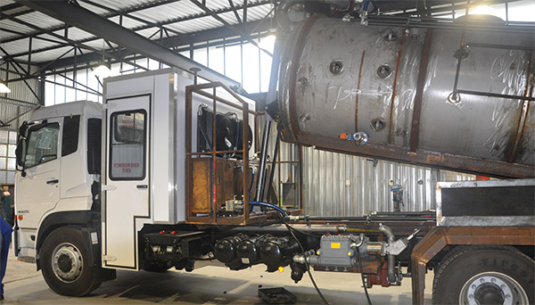 Werner Pumps trucks assist in quest to save Vaal River